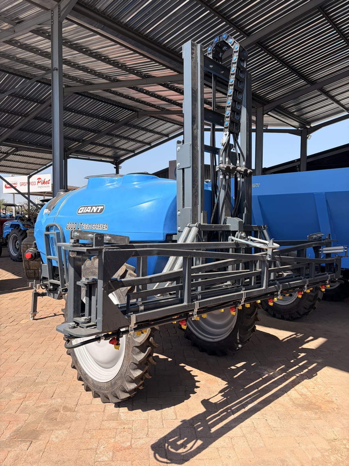 Boom Sprayer, 2000 L, 16 m Boom, Trailed, front three-quarter view