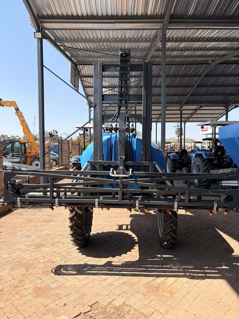 Boom Sprayer, 2000 L, 16 m Boom, Trailed, rear view