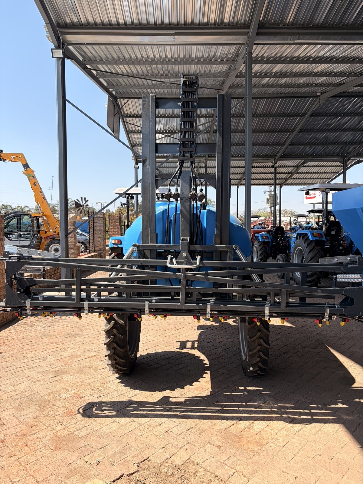 Boom Sprayer, 2000 L, 16 m Boom, Trailed, rear view
