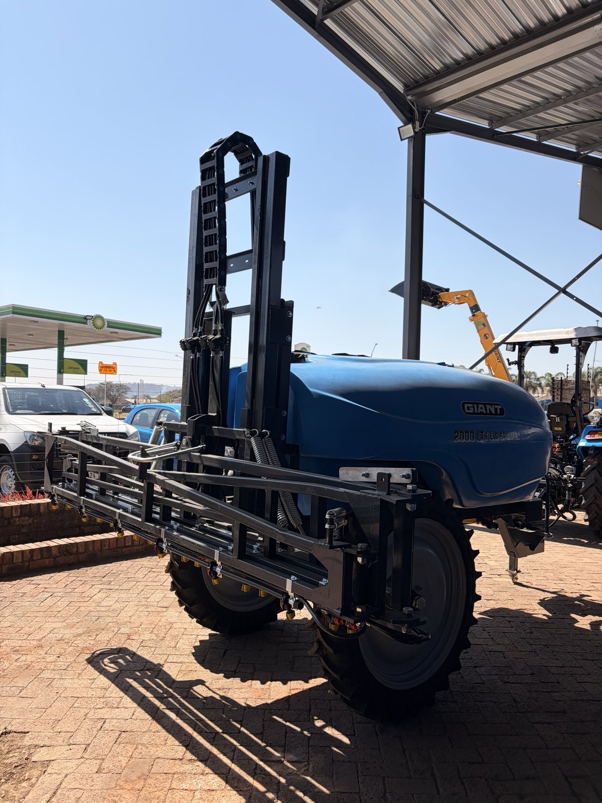 Boom Sprayer, 2000 L, 16 m Boom, Trailed, side view