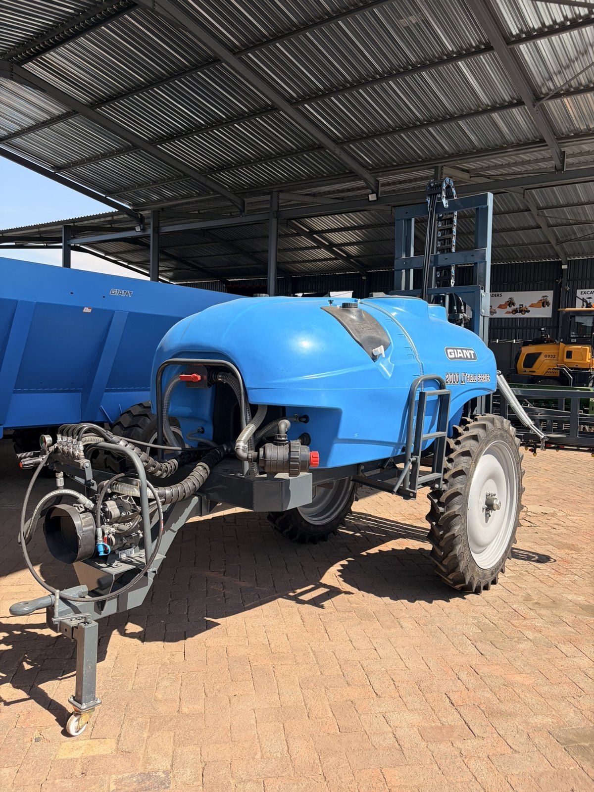 Boom Sprayer, 2000 L, 16 m Boom, Trailed, three-quarter view
