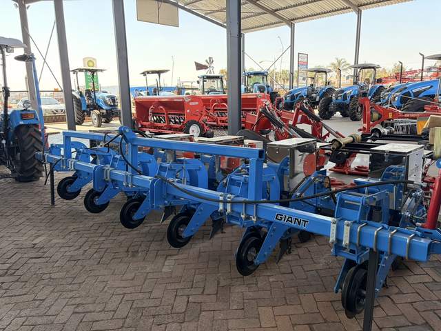 No-Till Planters, front view