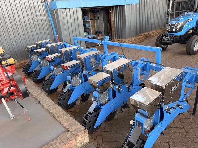 No-Till Planters, photographed on the supplier's floor (frame 9)