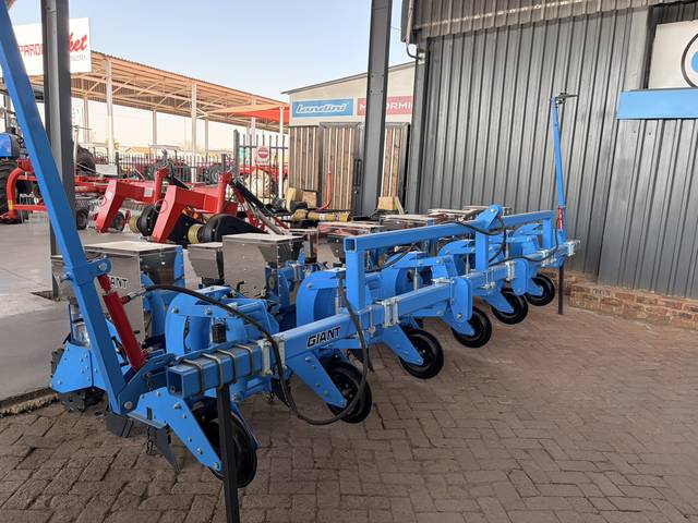 No-Till Planters, three-quarter view (frame 6)