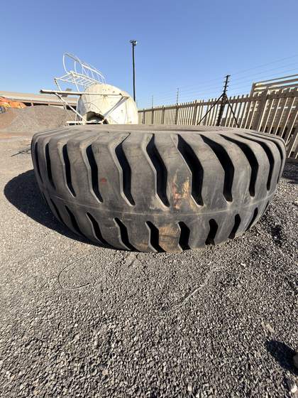 Single earthmover tyre from the side, tread blocks and bead in view