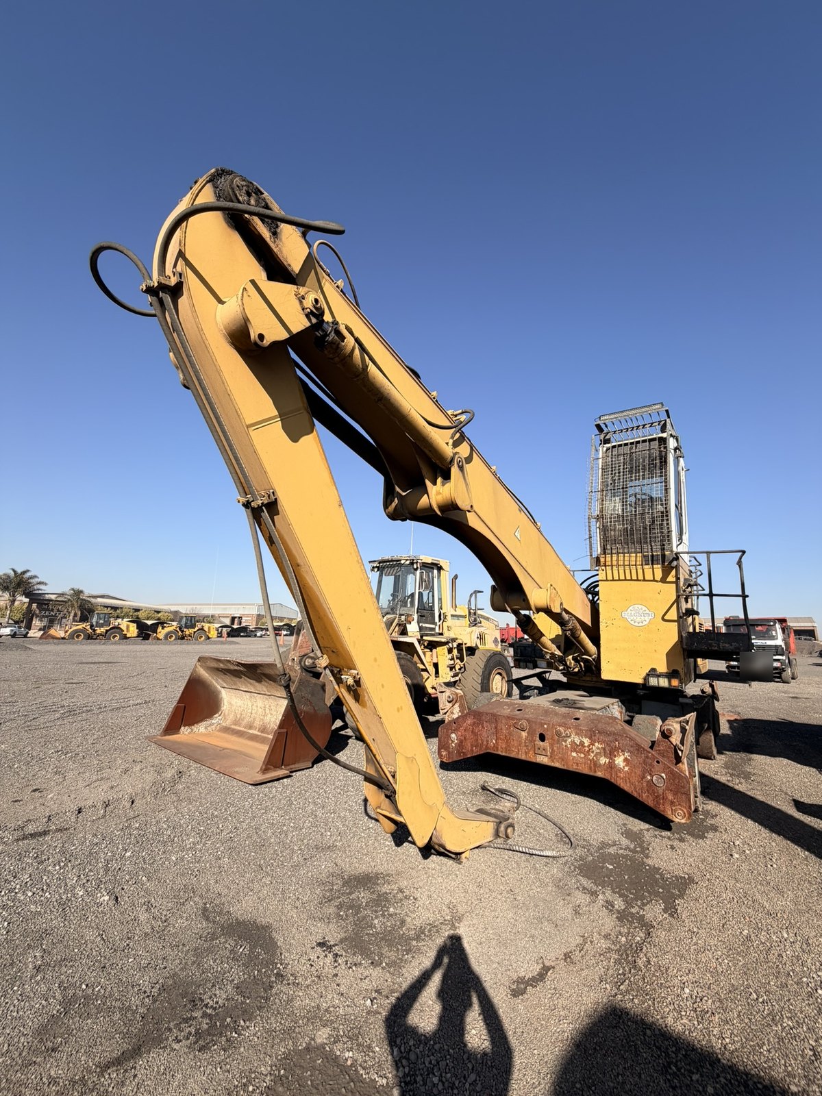 Used Liebherr 924 material handler, view of the upper structure and handrail from the front