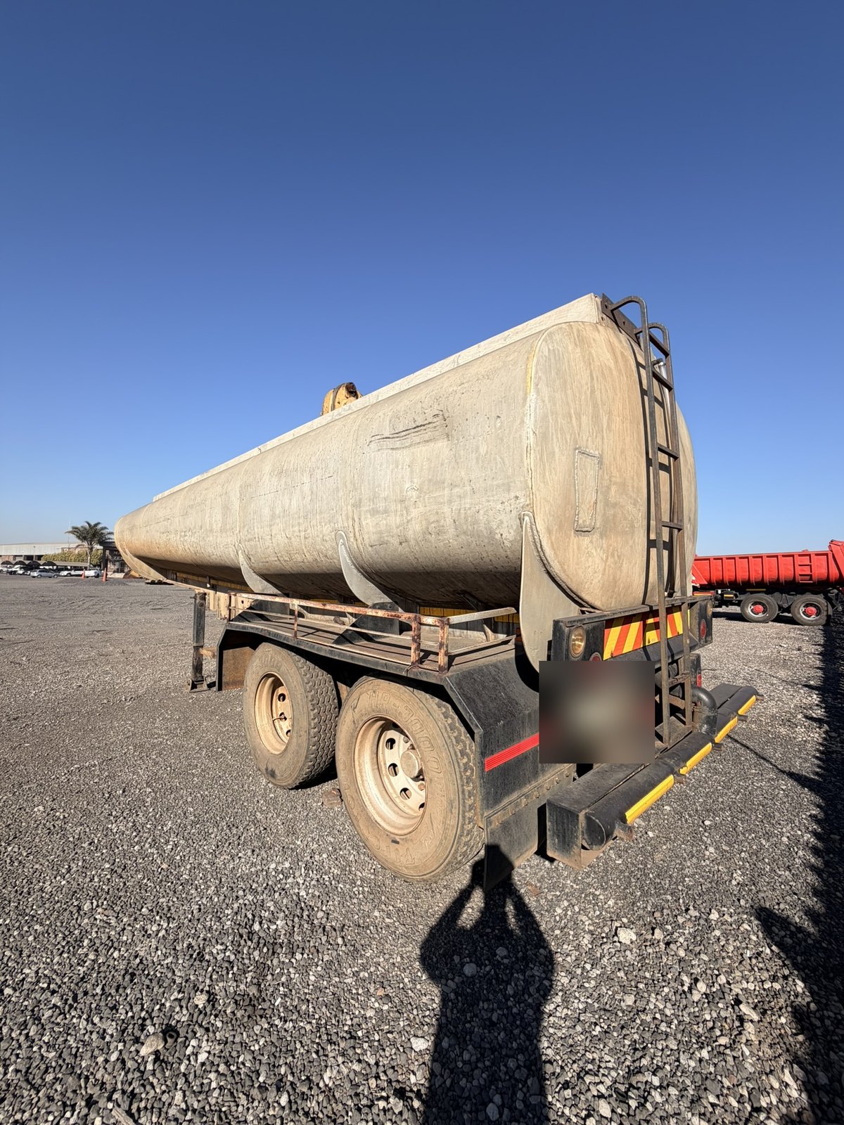 Used water tanker, rear three-quarter view of the tank and tandem axles